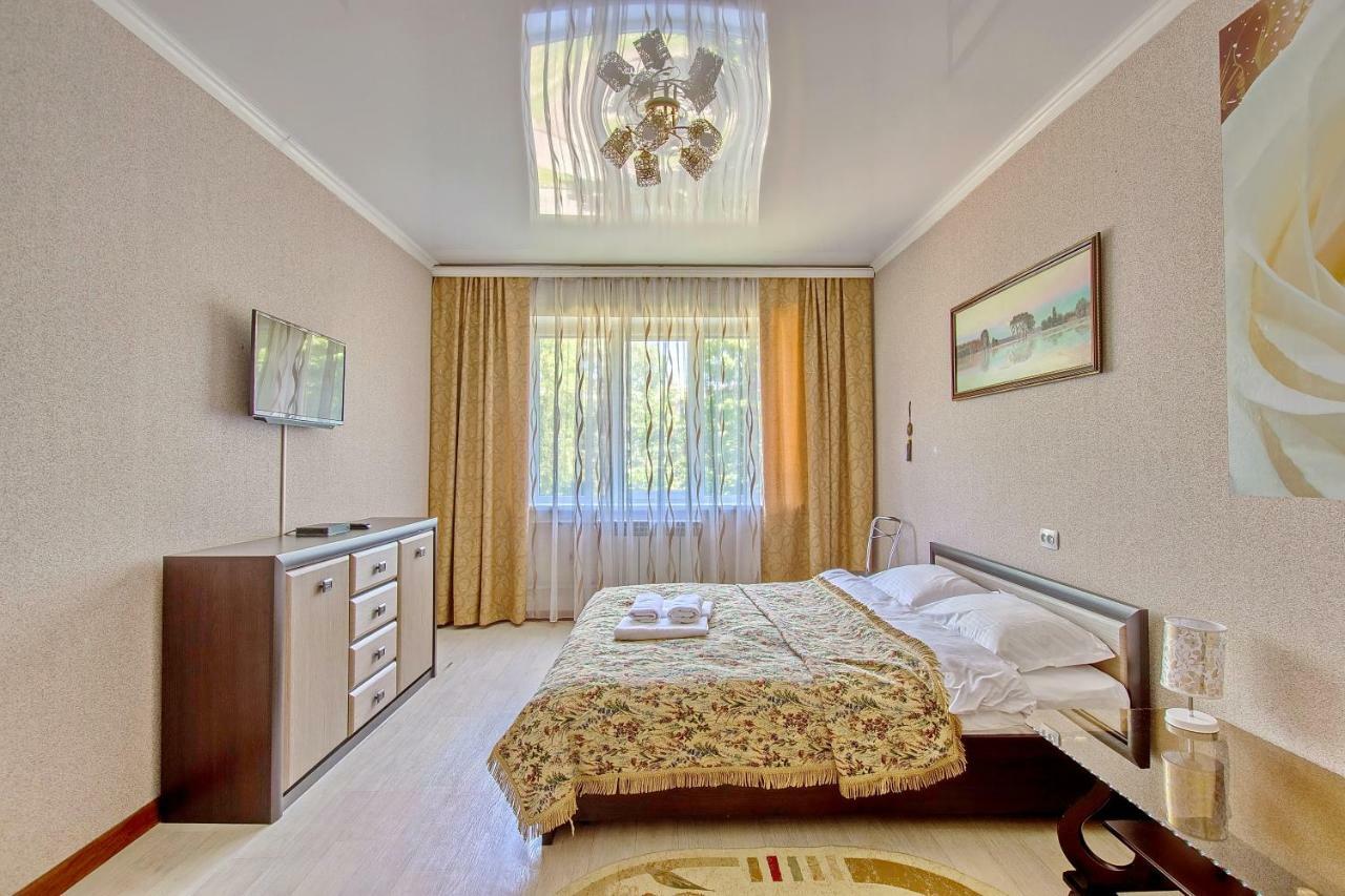 Cozy Apartment On Rozybakiev 145. Atakent Алма Ата Екстериор снимка